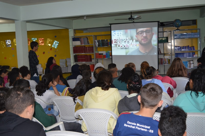 Escola Mauro Christo recebe palestra da Associação Ubuntu