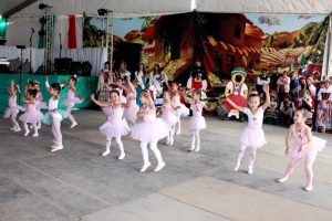 Outra atração que agradou muito ao público foi a Companhia de Balé Nice Rodrigues. Várias bailarinas vestidas de rosa encantaram a todos com coreografias graciosas.