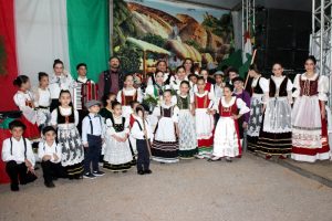 O momento mais aguardado do primeiro dia da festa foi o lindo Desfile Bambini, com as crianças de Araguaya.
