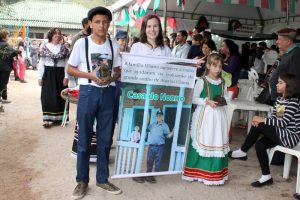O encerramento ficou por conta da Família Uliana, que fez uma linda homenagem a “Seu Angelin”. Com faixa, cartaz e camisetas, os descendentes do idealizador da Casa do Nonno agradeceram pelo legado e pelos ensinamentos deixados por ele.