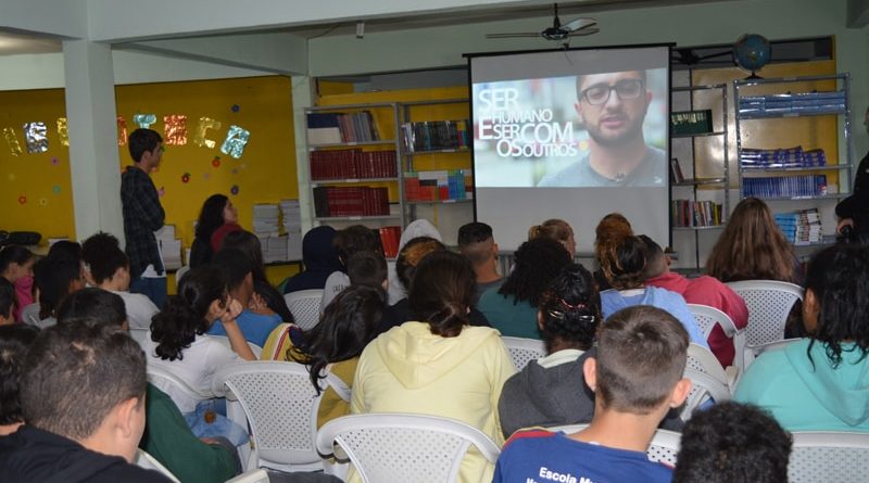 Escola Mauro Christo recebe palestra da Associação Ubuntu