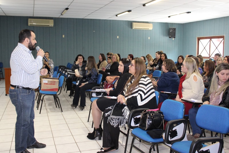 Cerca de 70 trabalhadores da área da Saúde de Marechal Floriano participaram da oficina do Programa de Melhoria do Acesso e da Qualidade da Atenção Básica