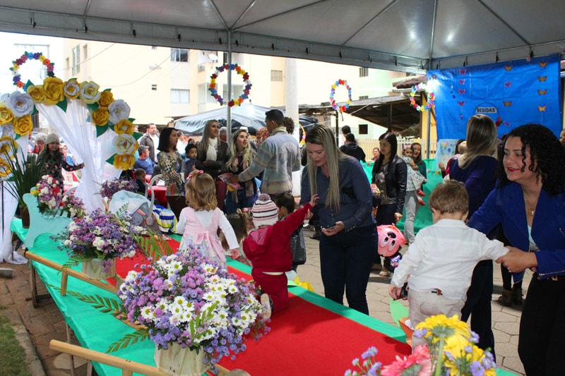 Flores e cores na Festa da Primavera em marechal floriano