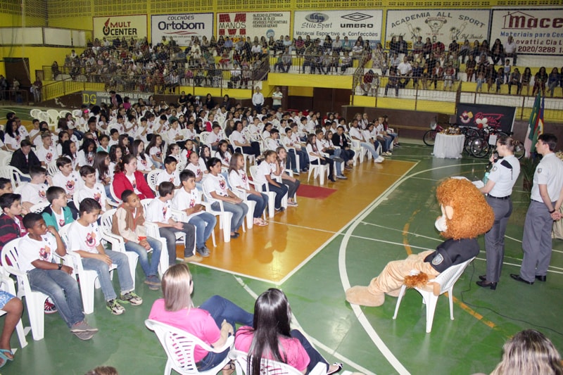 alunos de Marechal na formatura do Proerd