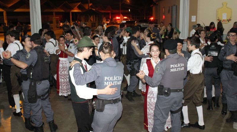 Corais e grupo de dança Alemã comemoram aniversário da 6ª Cia Independente da PM, em Marechal