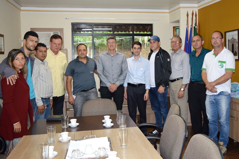 Na manhã desta segunda-feira (16), o prefeito Cacau Lorenzoni se reuniu com a Associação de Pastores e Líderes Evangélicos de Marechal Floriano, para anunciar o apoio à terceira edição do “Louva Marechal”.