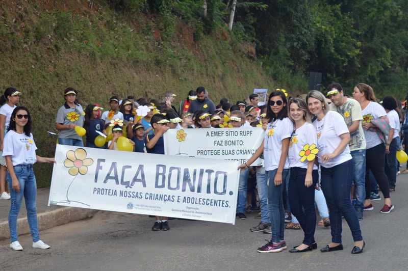 Uma bonita caminhada, com a participação de alunos de seis escolas de Marechal Floriano, lembrou o Dia Nacional de Combate ao Abuso e à Exploração Sexual de Crianças e Adolescentes.